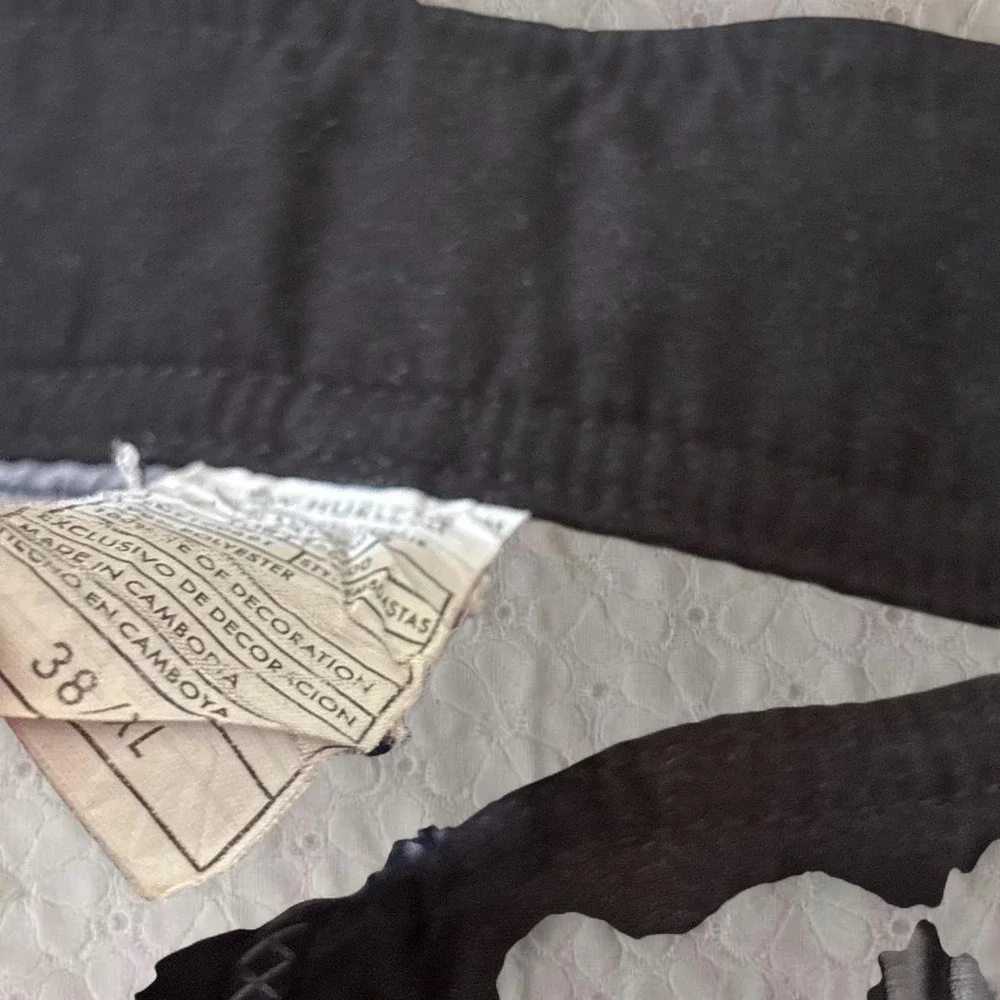 Hurley black and grey board shorts with gray side panels, size 38/XL
